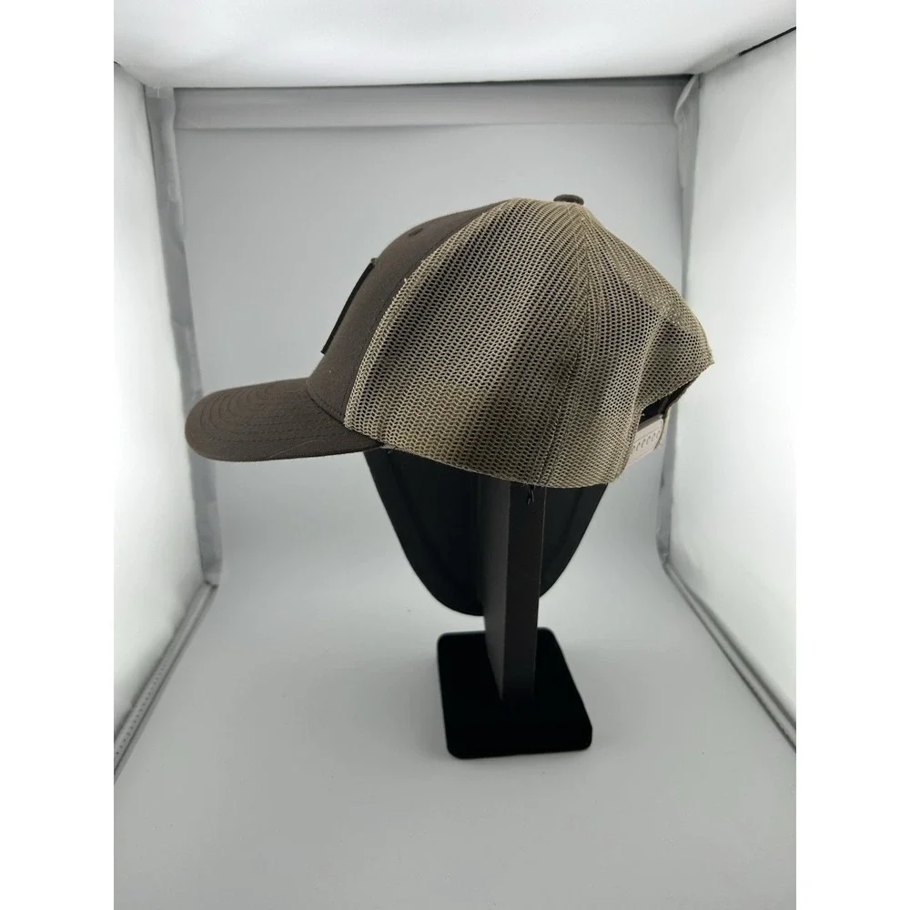 Hooked & Tagged Duck Hunting Brown Adjustable Mesh Back Trucker Hat Men's‎ OSFM